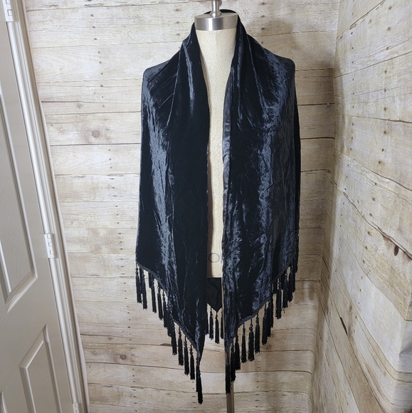 Valerie Stevens black velour shawl with fringe. - Picture 1 of 4